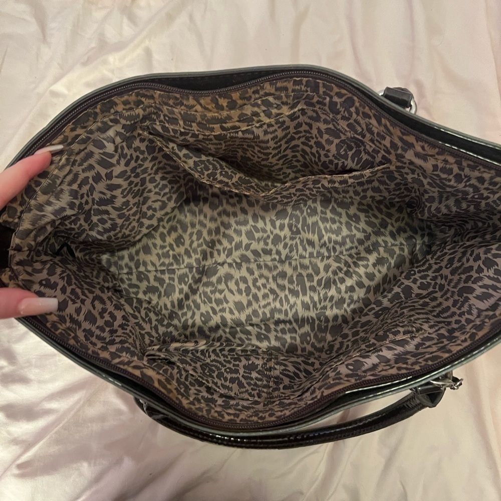 GUESS Tote - Picture 3 of 10